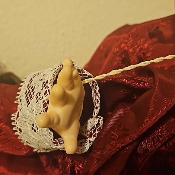 Vintage Royal Doll with tag. - Picture 7 of 13